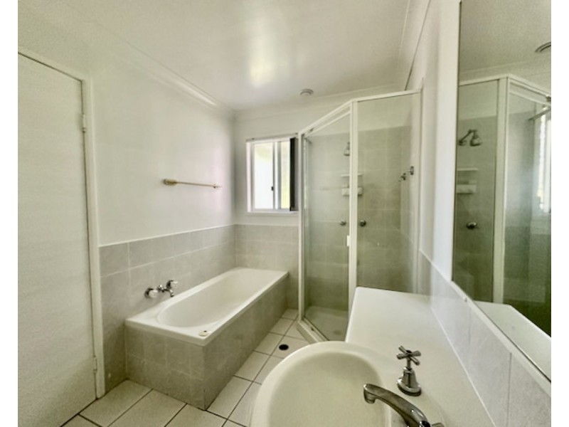 33 Hillside Crs, Seven Hills QLD 4170