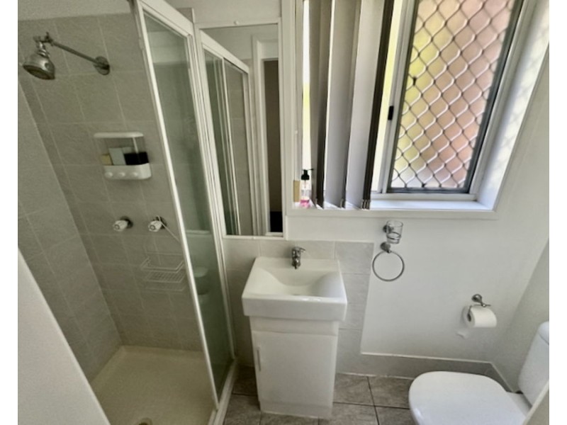 33 Hillside Crs, Seven Hills QLD 4170