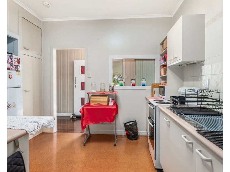 13 Brisbane Road, Newtown QLD 4305