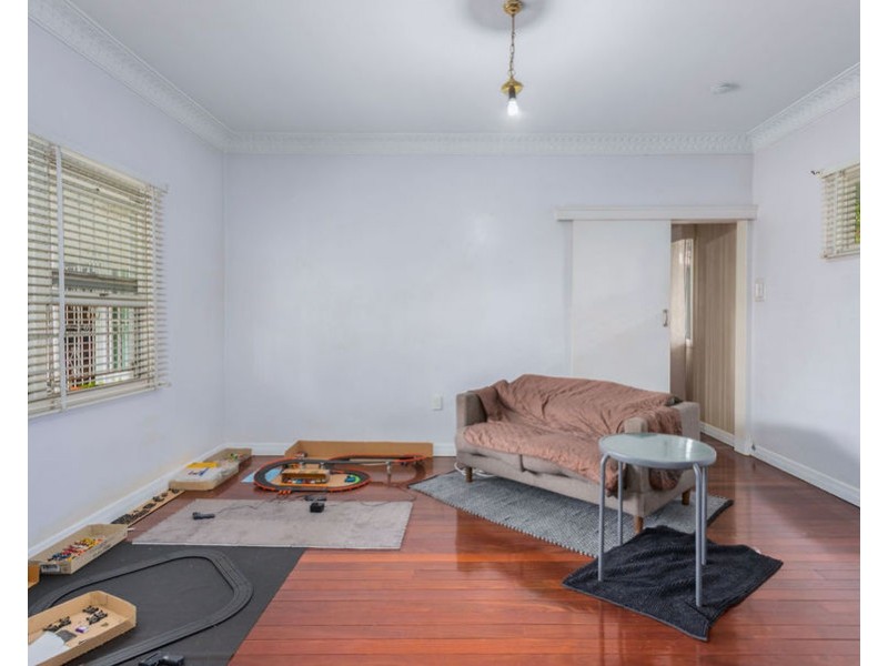 13 Brisbane Road, Newtown QLD 4305