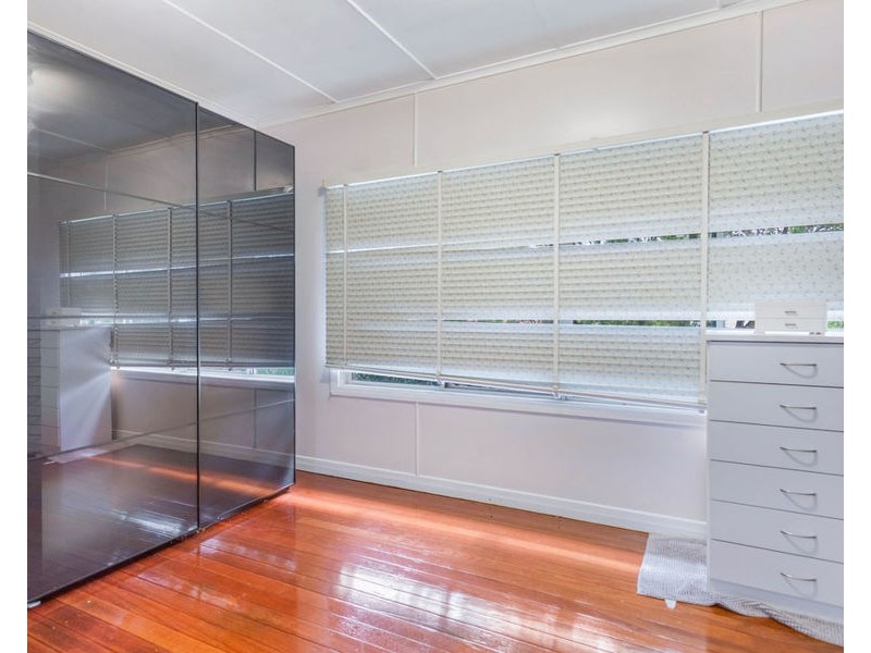 13 Brisbane Road, Newtown QLD 4305