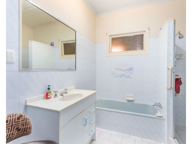 13 Brisbane Road, Newtown QLD 4305