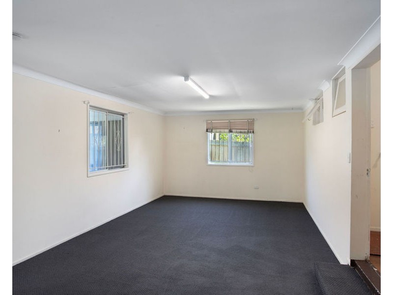 13 Brisbane Road, Newtown QLD 4305