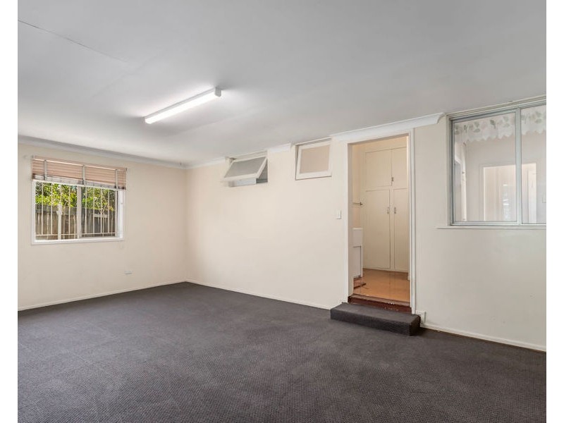 13 Brisbane Road, Newtown QLD 4305