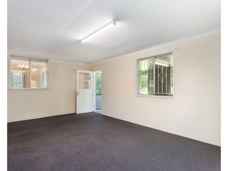 13 Brisbane Road, Newtown QLD 4305