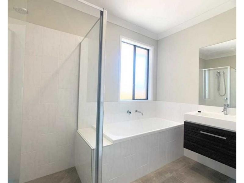 60 Nectar Cct, Redbank Plains QLD 4301