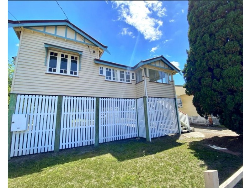 110 Blackstone Rd, Silkstone QLD 4304