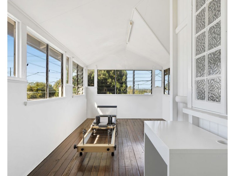 110 Blackstone Rd, Silkstone QLD 4304