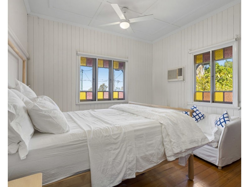 110 Blackstone Rd, Silkstone QLD 4304