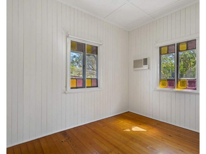 110 Blackstone Rd, Silkstone QLD 4304