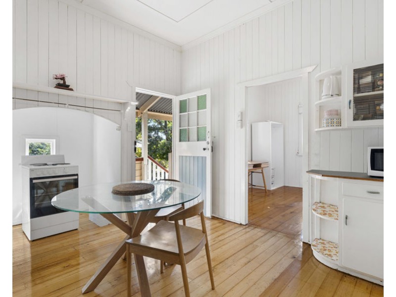 110 Blackstone Rd, Silkstone QLD 4304