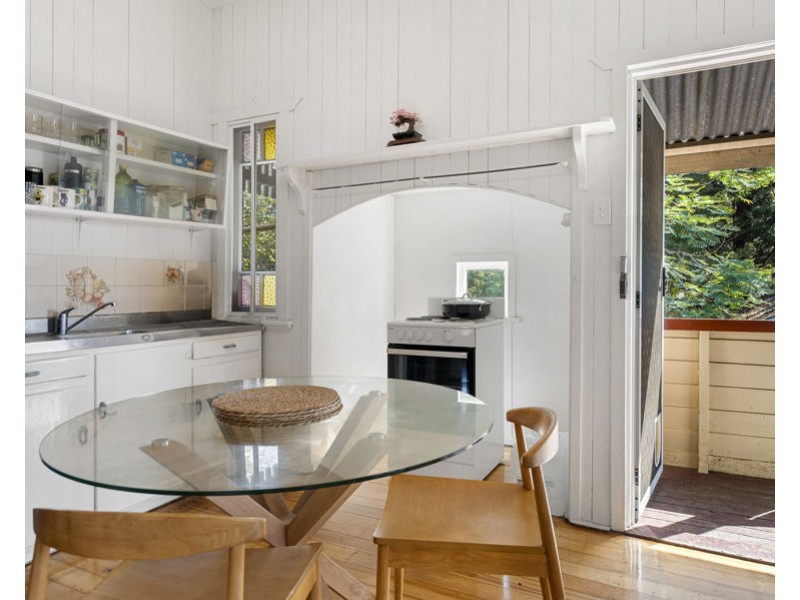 110 Blackstone Rd, Silkstone QLD 4304