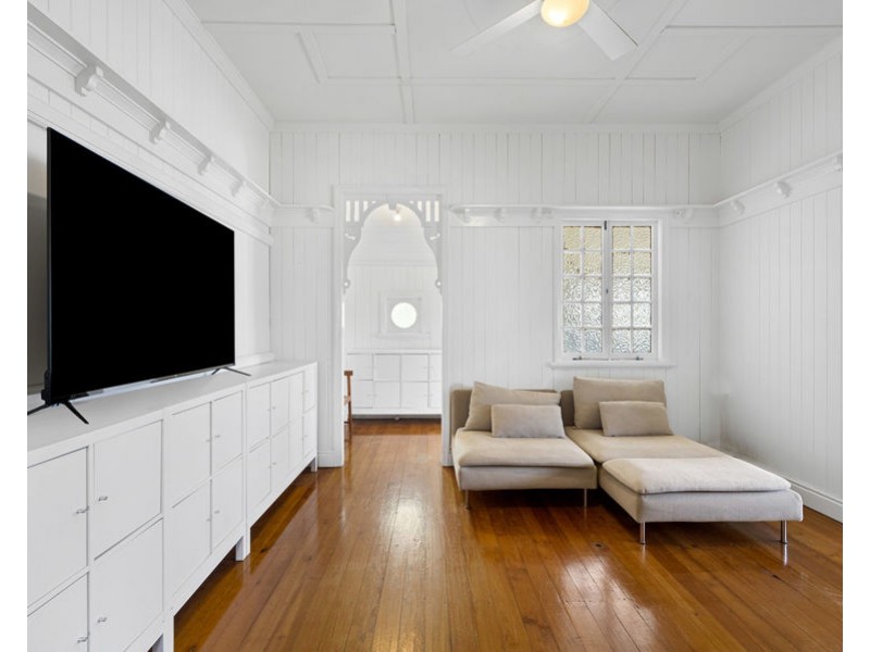 110 Blackstone Rd, Silkstone QLD 4304