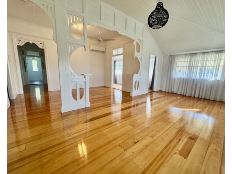 104 South Station Rd, Silkstone QLD 4304