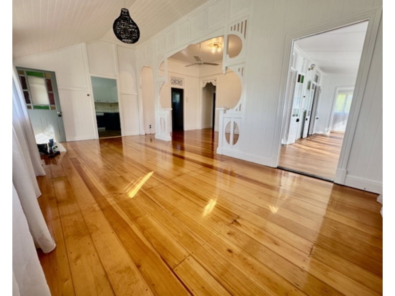 104 South Station Rd, Silkstone QLD 4304