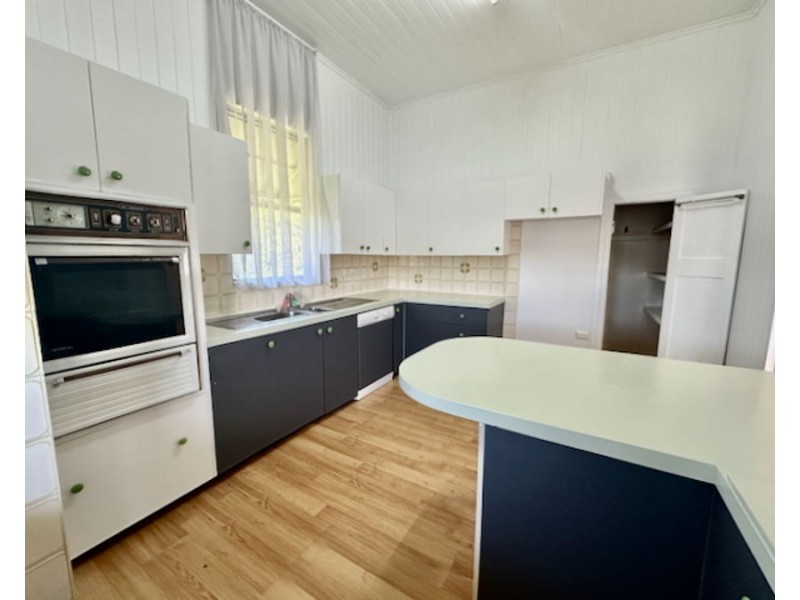 104 South Station Rd, Silkstone QLD 4304