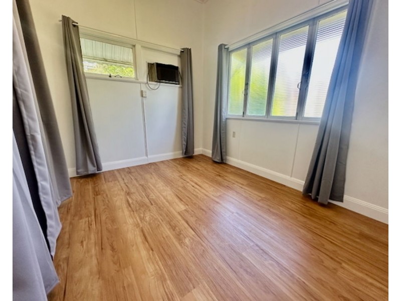 104 South Station Rd, Silkstone QLD 4304