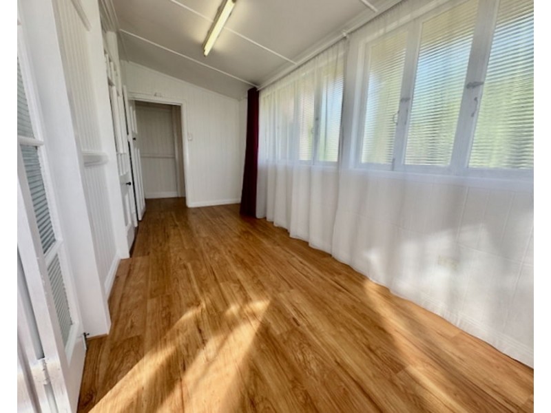 104 South Station Rd, Silkstone QLD 4304