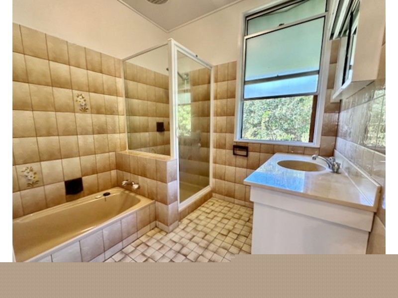 104 South Station Rd, Silkstone QLD 4304