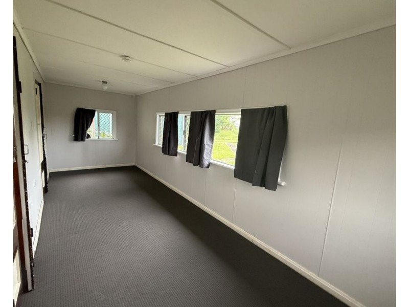 7 Smith st, North Ipswich QLD 4305