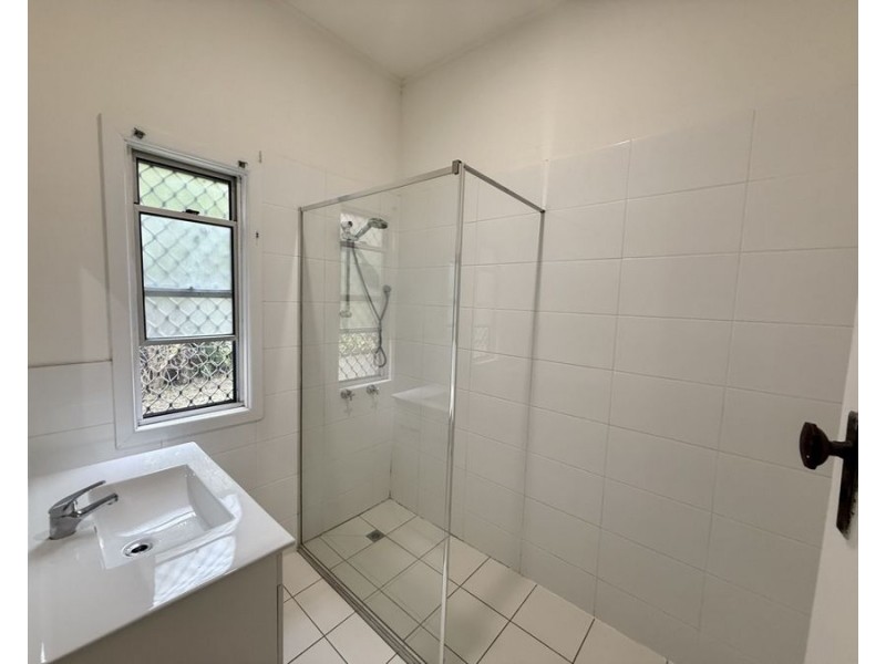 7 Smith st, North Ipswich QLD 4305