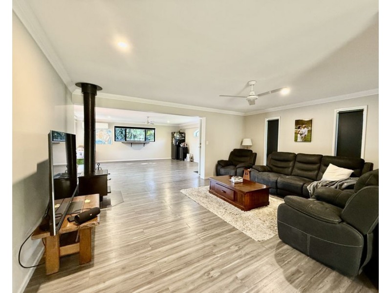 9 Dumfries Cct, Camira QLD 4300