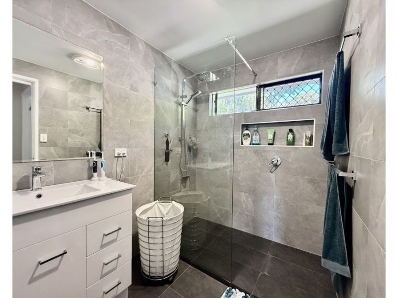 9 Dumfries Cct, Camira QLD 4300