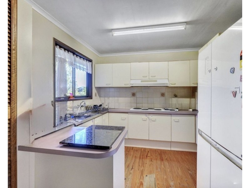 6 Naomai Street, Bundamba QLD 4304