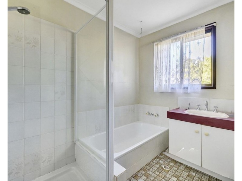 6 Naomai Street, Bundamba QLD 4304