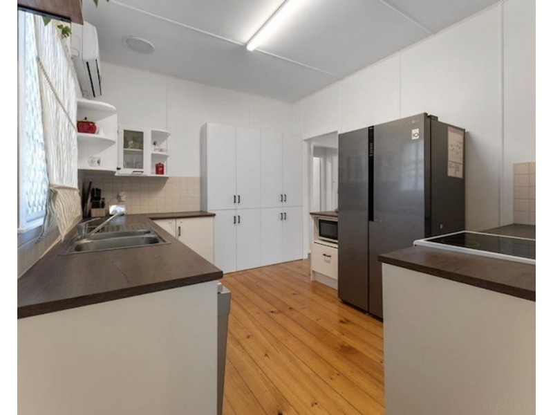 11 Fitzgerald St, North Ipswich QLD 4305
