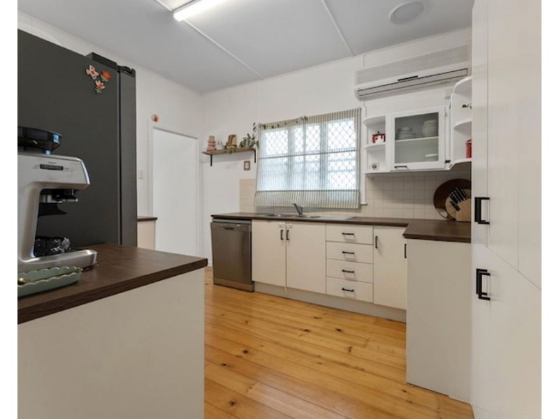 11 Fitzgerald St, North Ipswich QLD 4305