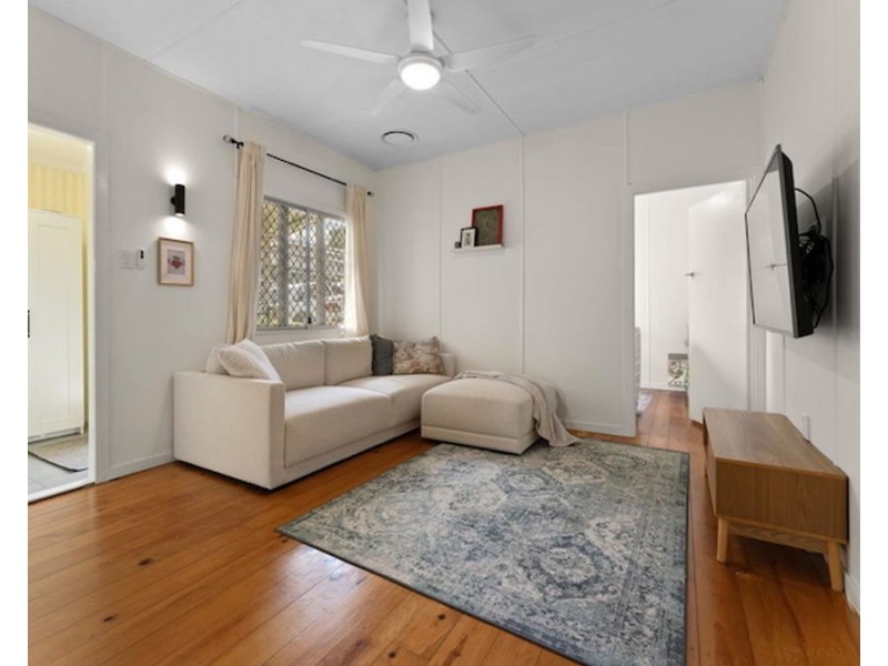 11 Fitzgerald St, North Ipswich QLD 4305