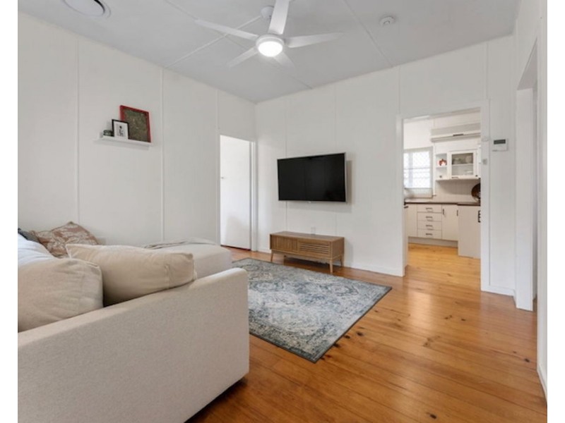 11 Fitzgerald St, North Ipswich QLD 4305