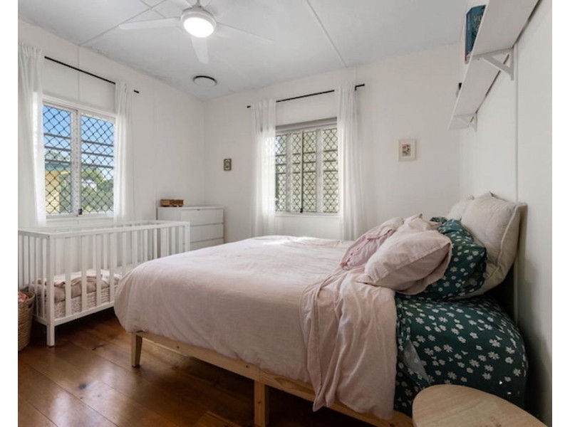 11 Fitzgerald St, North Ipswich QLD 4305