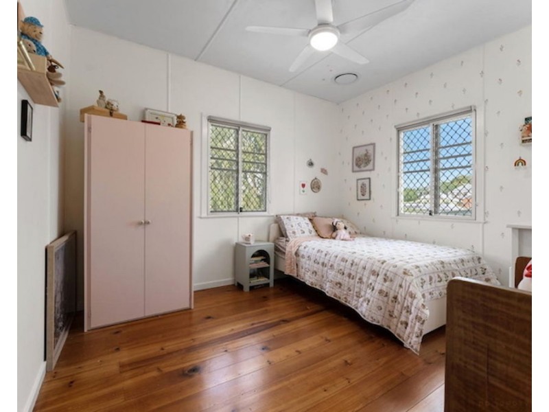 11 Fitzgerald St, North Ipswich QLD 4305