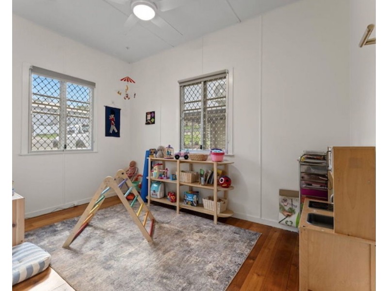 11 Fitzgerald St, North Ipswich QLD 4305