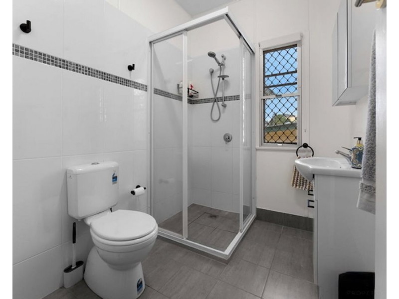 11 Fitzgerald St, North Ipswich QLD 4305