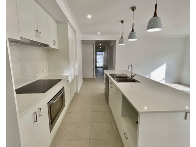 25 Stewart St, Walloon QLD 4306