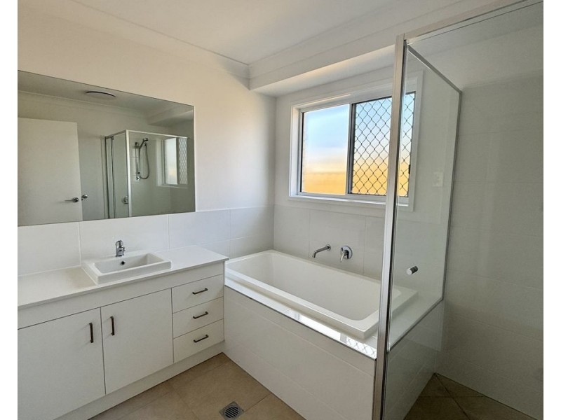 25 Stewart St, Walloon QLD 4306