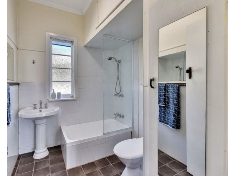 23 Vineyard St, One Mile QLD 4305