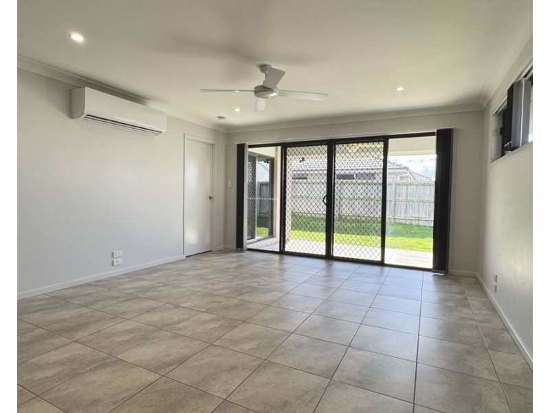 11 Starling St, Deebing Heights QLD 4306