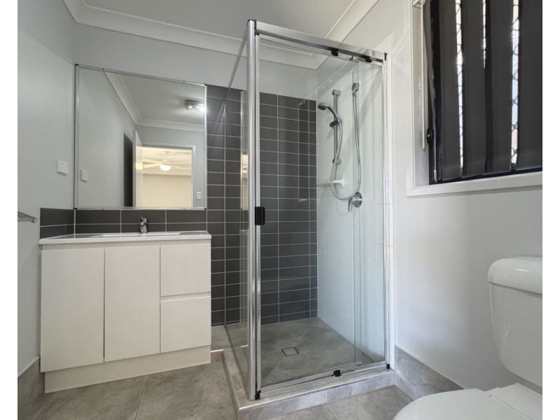 11 Starling St, Deebing Heights QLD 4306