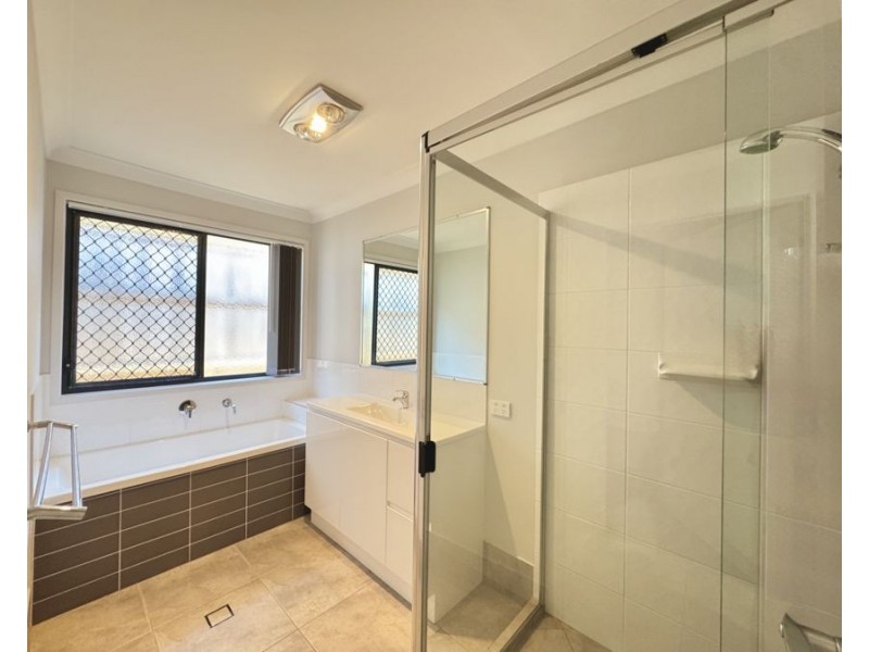 11 Starling St, Deebing Heights QLD 4306