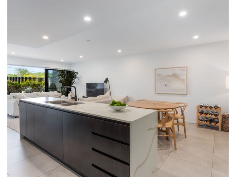 2/52 Dover Street, Hawthorne QLD 4171