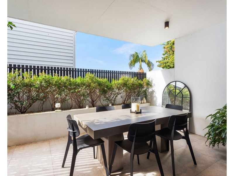 2/52 Dover Street, Hawthorne QLD 4171