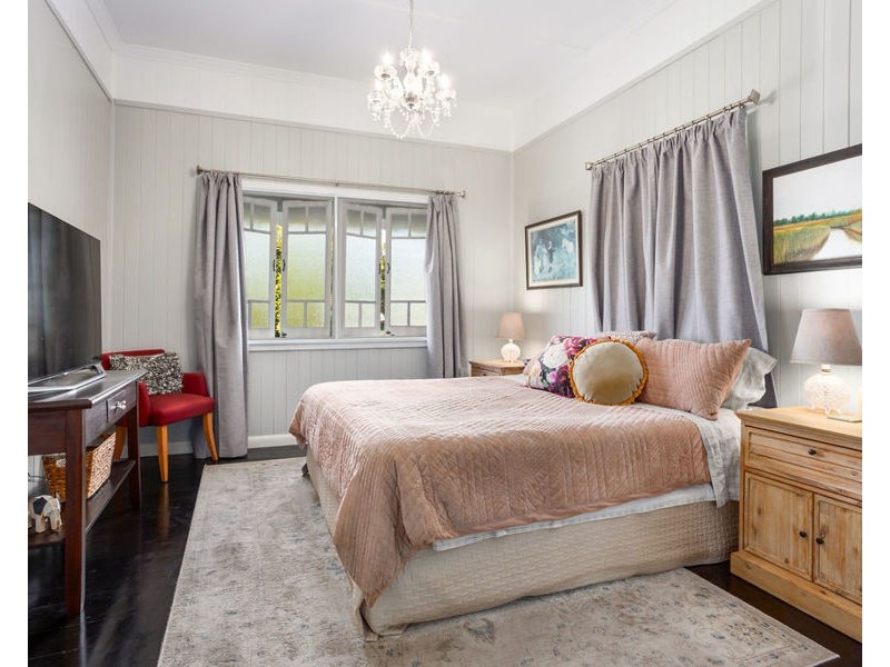 23 Whitehill Road, Newtown QLD 4305