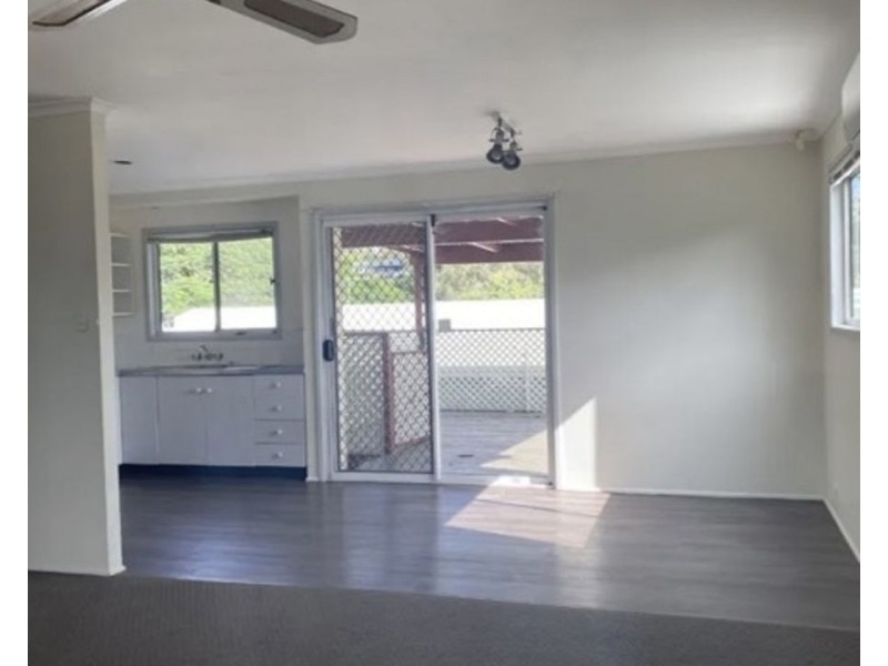 24 Auburn St, Edens Landing QLD 4207