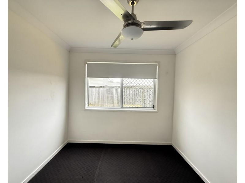 1/17 Folkes Cl, Bellbird Park QLD 4300