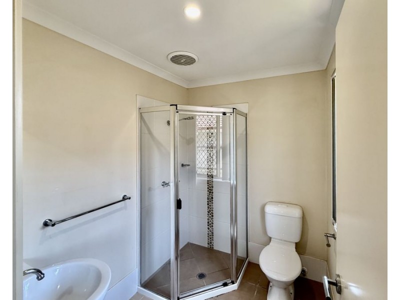 4 Glennis Ct, Bellmere QLD 4510