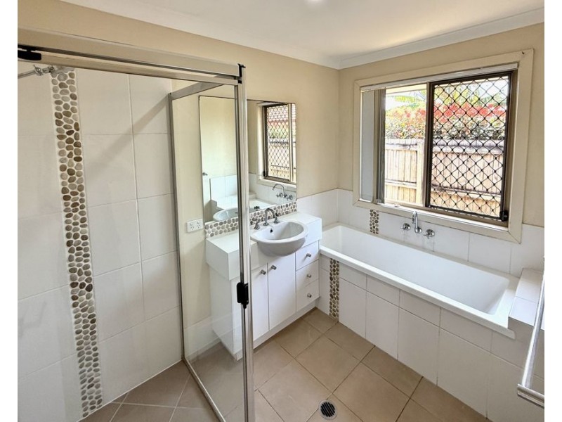 4 Glennis Ct, Bellmere QLD 4510